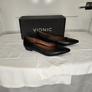 Vionic Women's Black Flats